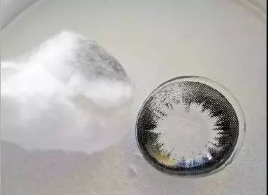 美瞳真的有这么可怕吗 (美瞳能毁掉双眼吗)