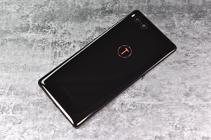 坚果r1摄像头玻璃划痕,坚果r1后摄像头真的容易刮花吗