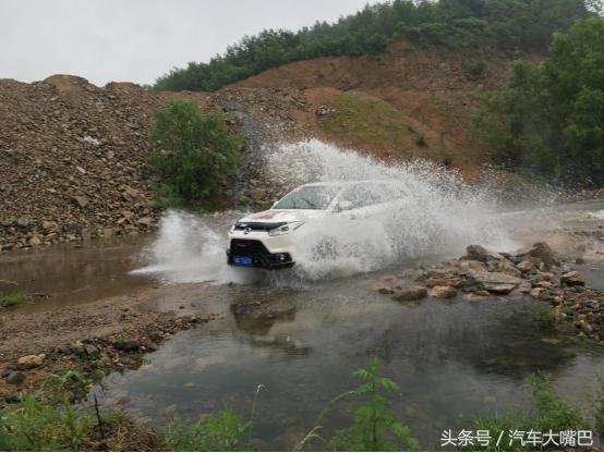 “有一种父爱，叫硬派”JFX驭胜试驾越野挑战赛