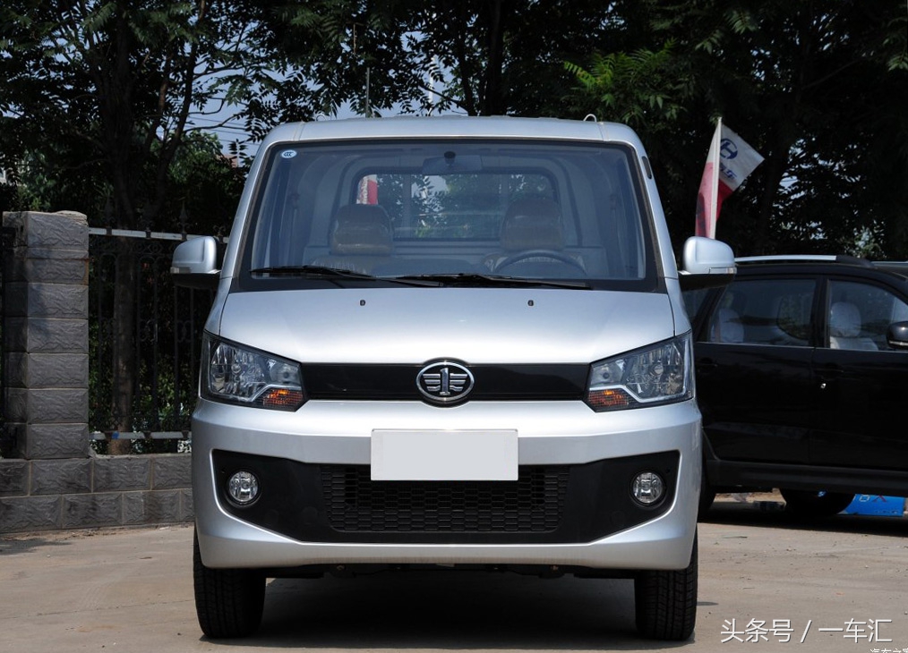 别看这辆货车不咋地，它有一个响亮的名字，叫解放