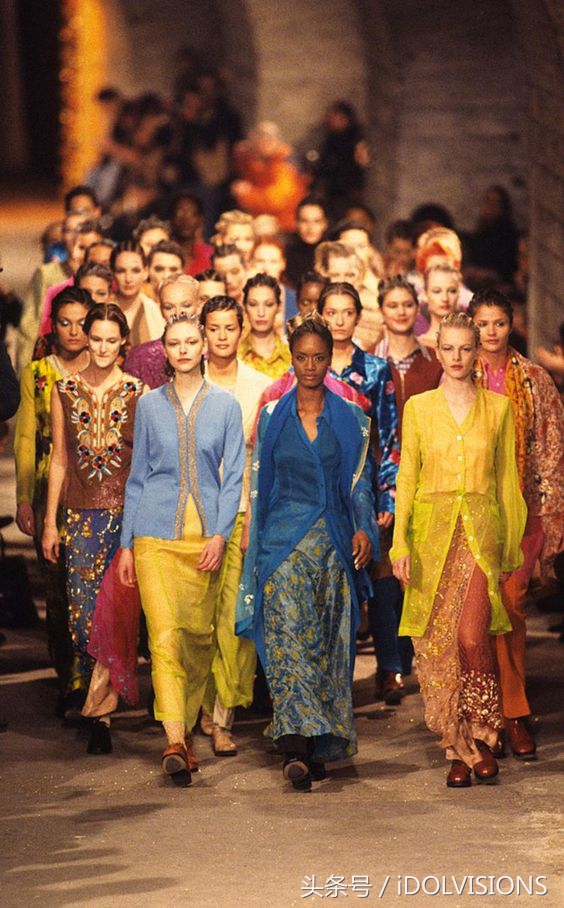 《Dries》：“他的秀不仅是在看衣服，更是寻找一种生活方式”