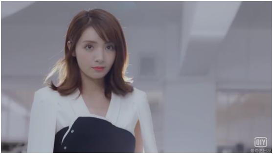 美过娜扎，仙过热巴！《泡沫之夏》里的她才是混血look的鼻祖啊