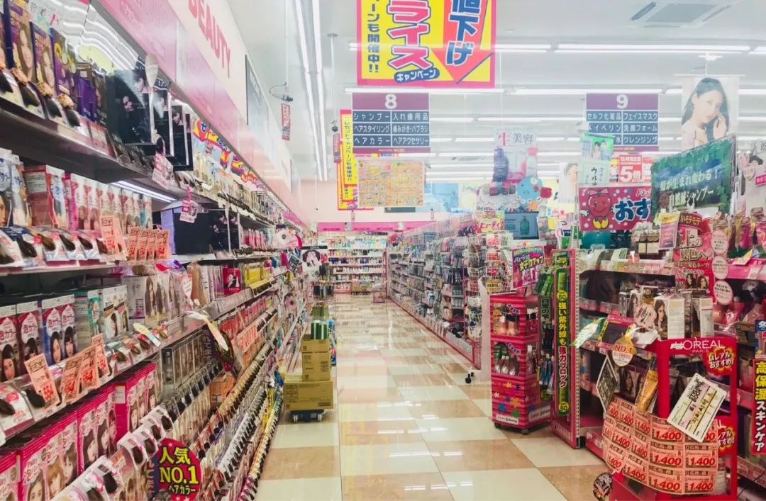 海洋量子号邮轮参观,海洋量子号邮轮航行航拍视频