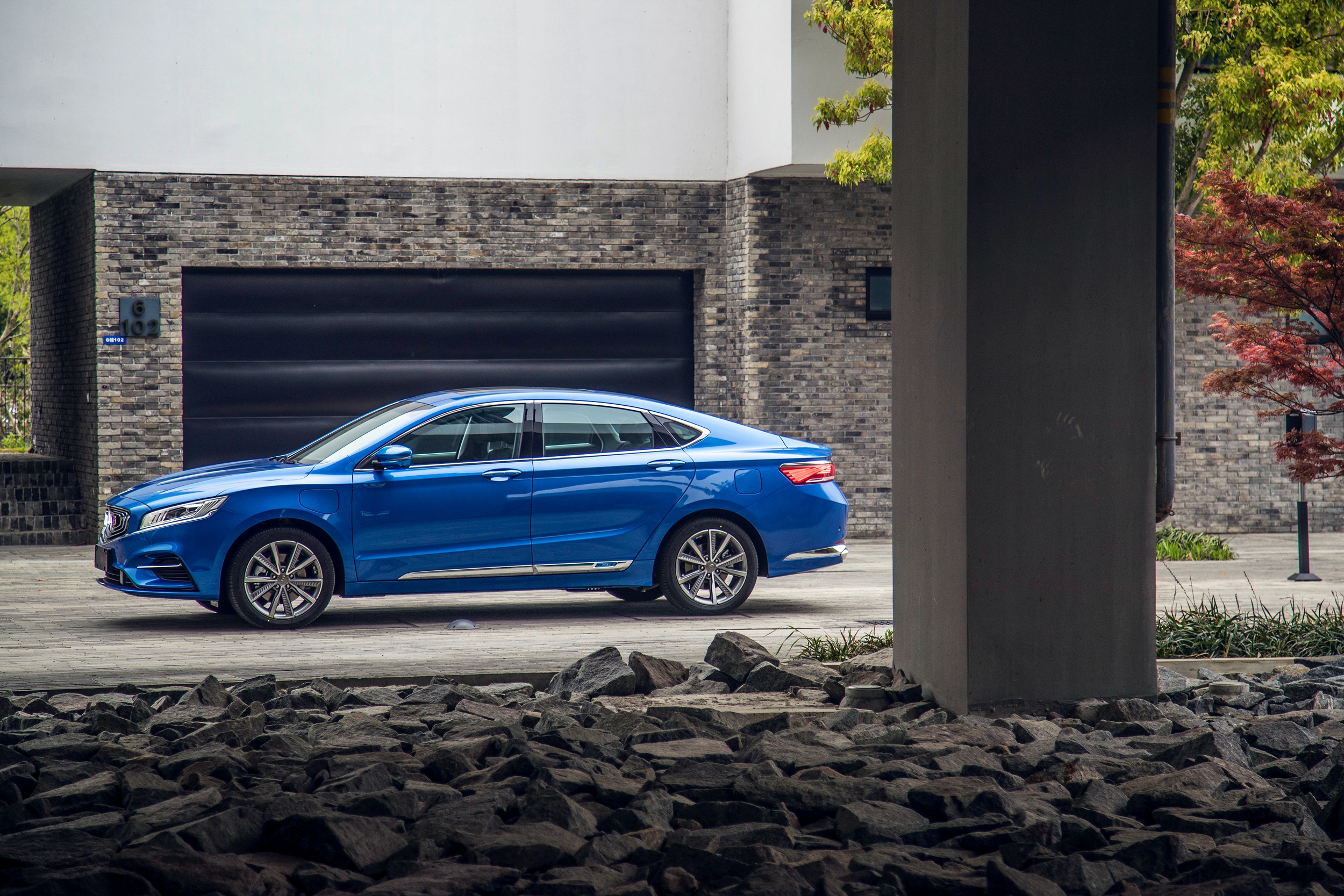 吉利博瑞ge是新能源车吗,吉利博瑞ge新能源改黑武士