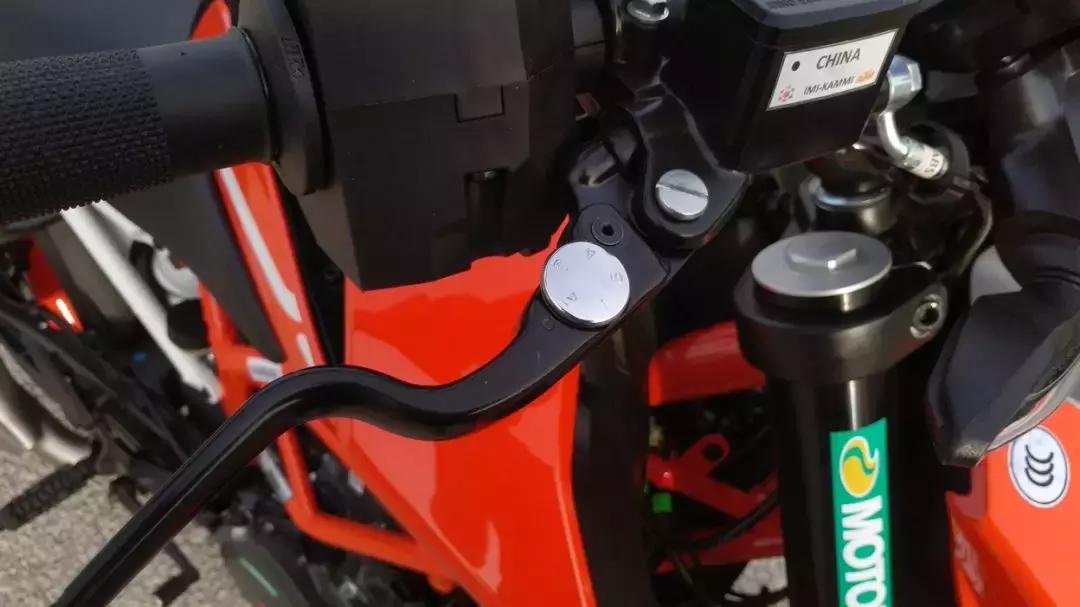 ktm390duke老款改新款,最新款ktm390duke座高