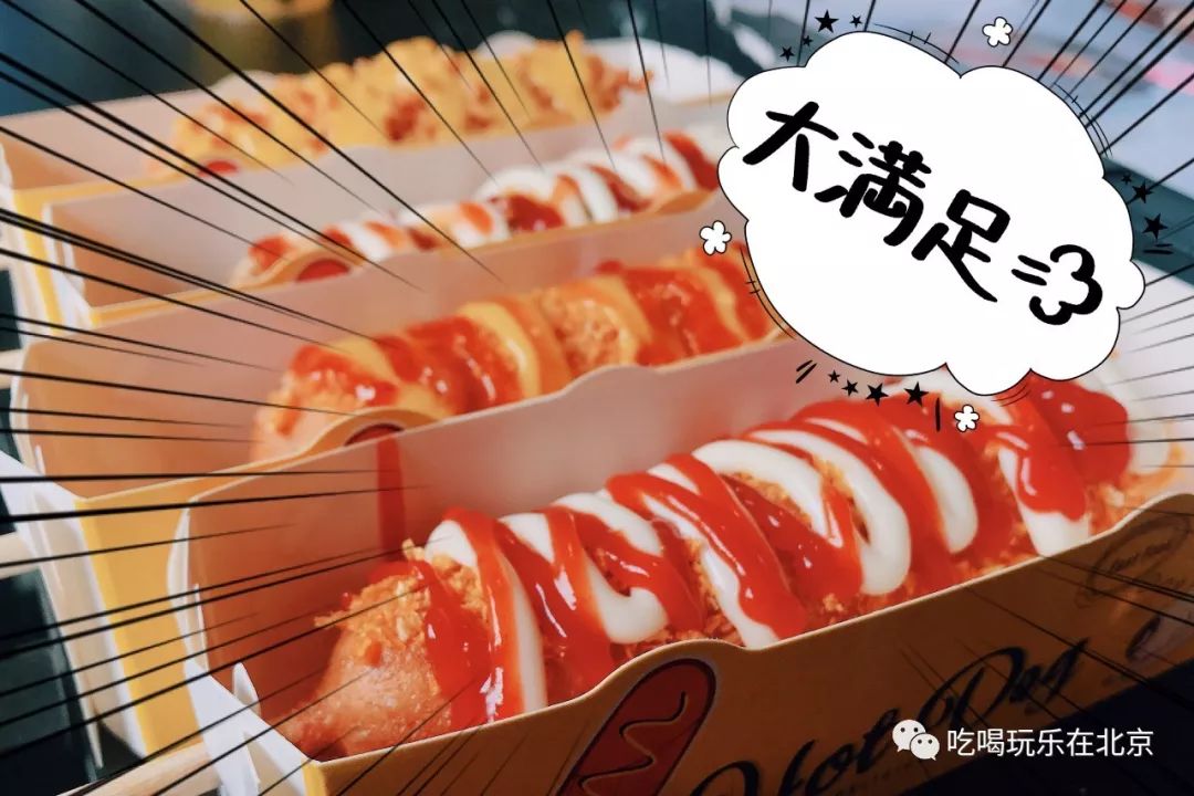 韩国小哥吃芝士热狗,韩国街头芝士热狗