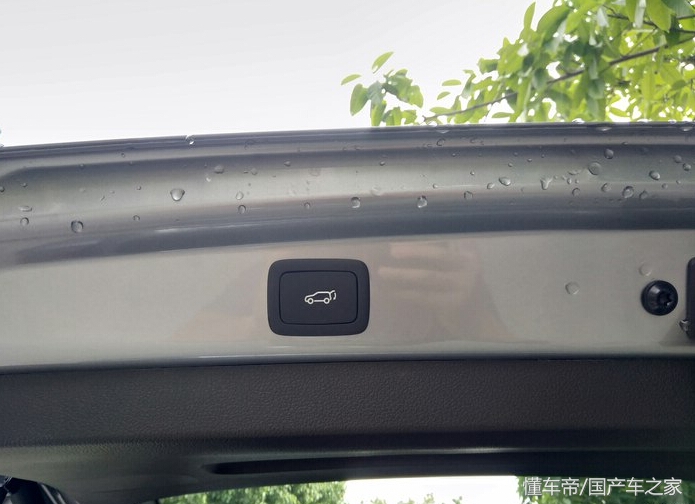 荣威rx8气场怎么样,荣威rx8七座版大红色