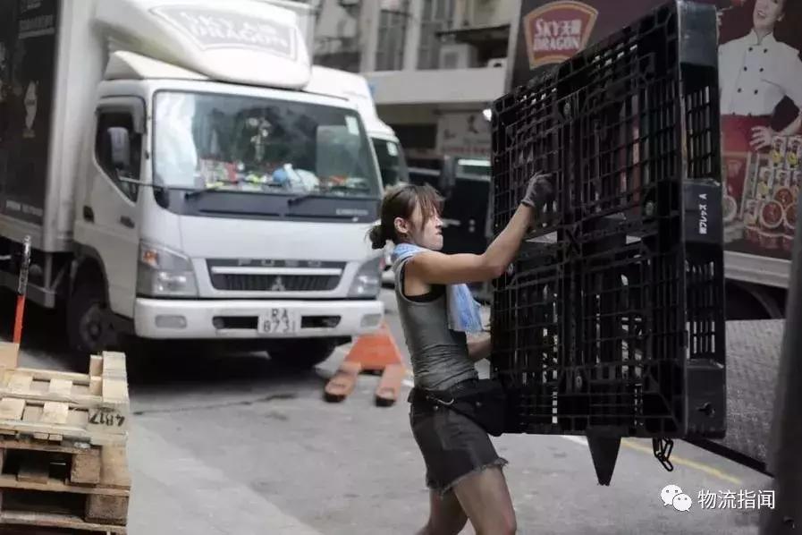 香港最美搬运工女孩,最美港女搬运工