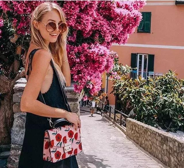 furla镂空限量款,furla2023年款