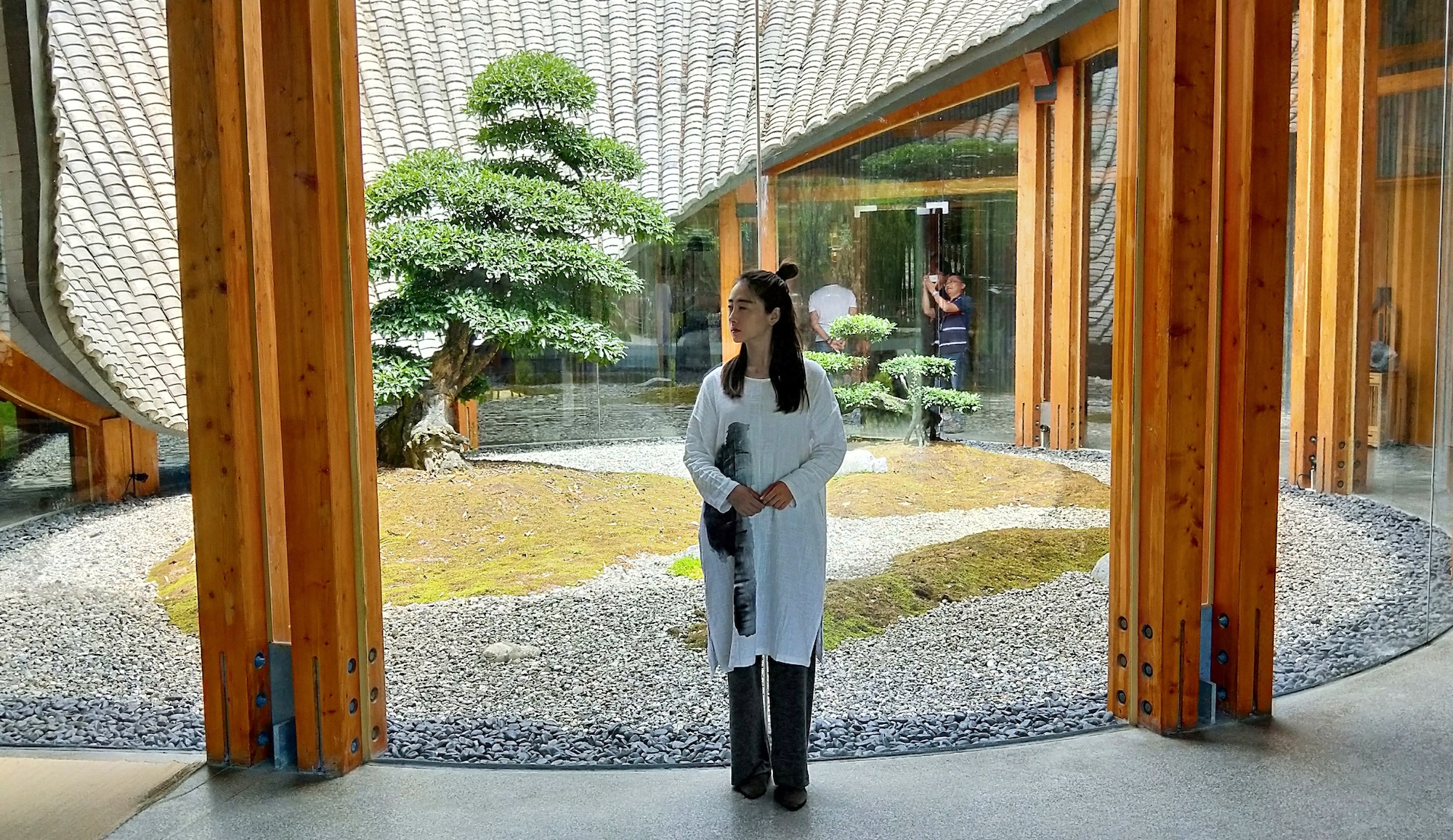 我去了成都向西50里的桃源村，朋友问我是不是去了日本？