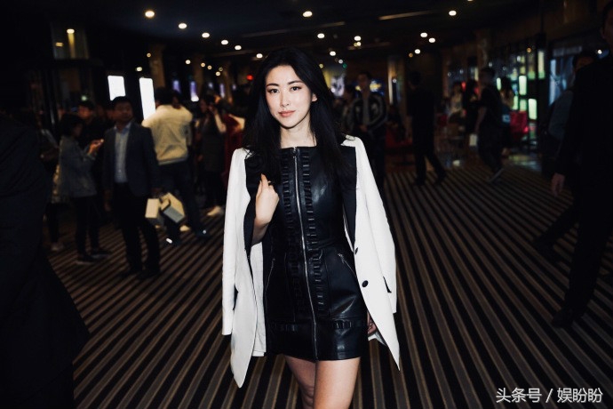 两人同演《大猫儿追爱记》，一人嫁入明星世家，她却冲进了好莱坞