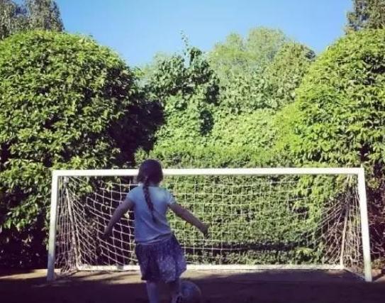 贝克汉姆大儿子街拍,贝克汉姆大儿子小贝