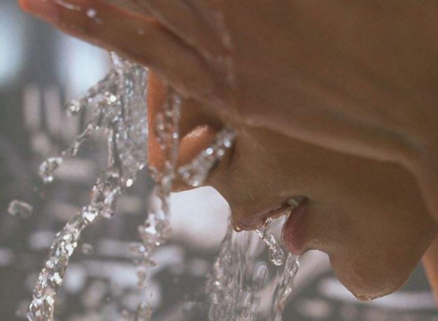 一年四季用冷水洗脸有什么危害吗,油性皮肤凉水洗脸还是热水洗脸好