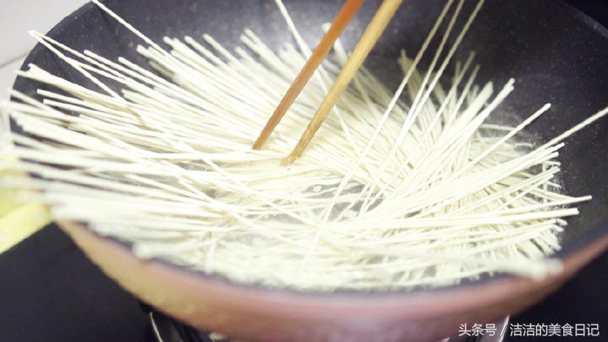 热干面怎么调酱汁家庭版,凉拌热干面的正确方法