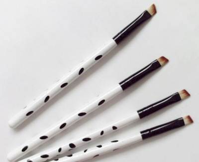 化妆刷的使用方法初级化妆教程,化妆教程初学者用什么化妆刷