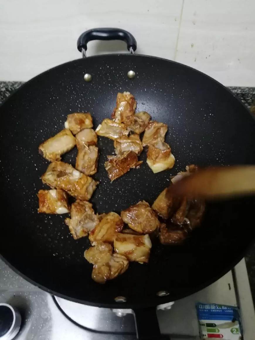 红烧排骨怎样做出来才好吃才爽口,红烧排骨最简单的做法软烂入味