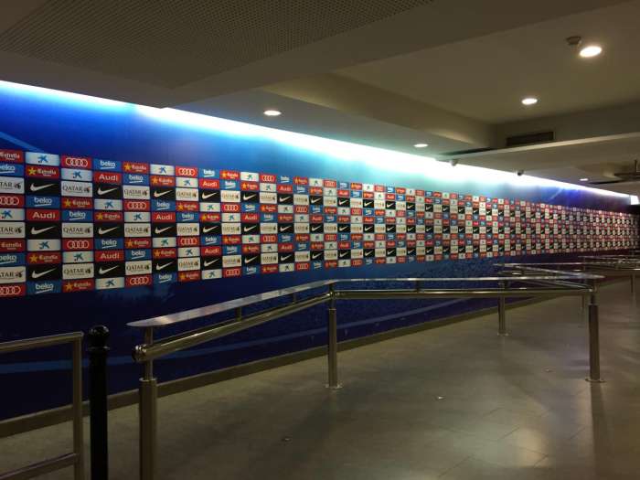 巴萨主场诺坎普是城市名吗,巴萨主场诺坎普颠球