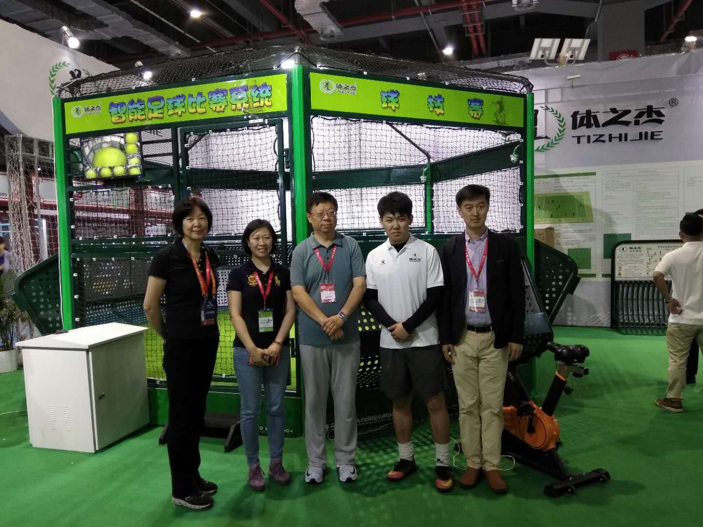 替补球员表现优秀变成首发,替补变首发足球