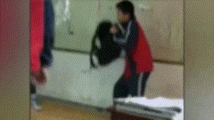 抡板凳打架,抡凳子砸东西斗殴