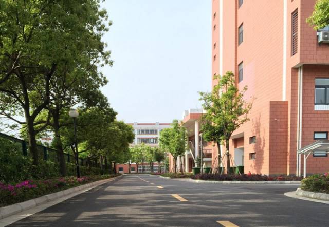 月租不到1500元公寓,没钱却租高端公寓