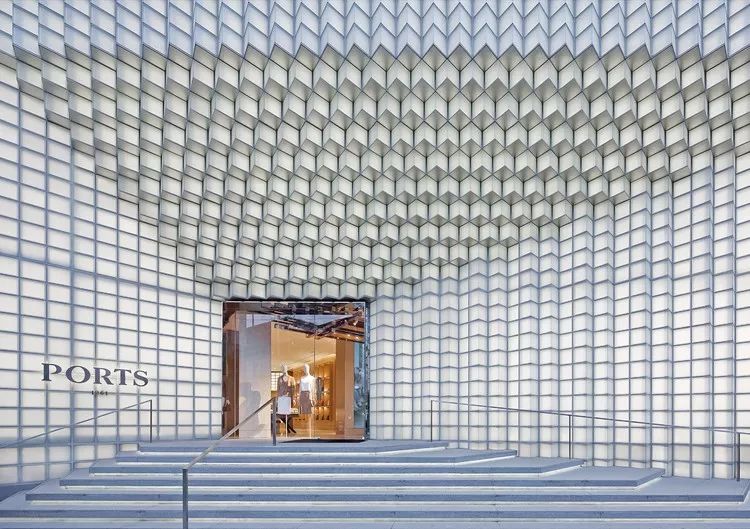 宝姿母公司停牌，将公布并购信息；爱马仕、香奈儿等店员涉嫌参与洗钱；周大福入选全球年度奢侈品百强｜更多