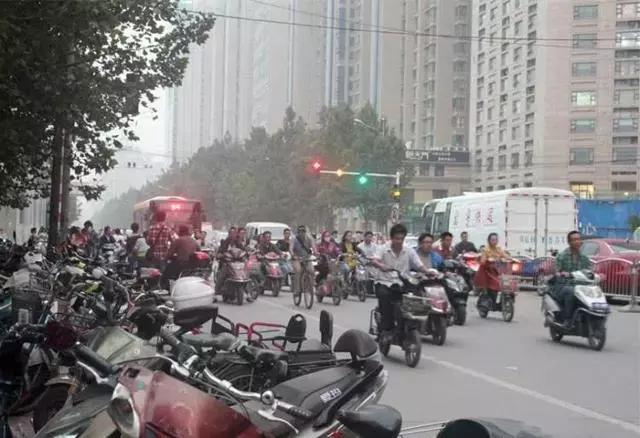 龟速侠对战闪电侠,光速侠vs闪电侠