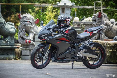 本田cbr250rr四缸水冷跑车,本田cbr250rr是街跑吗