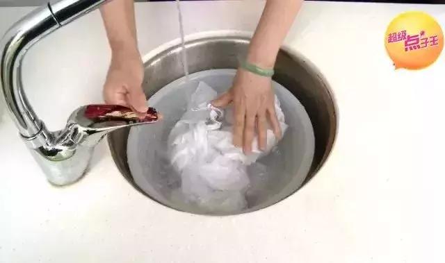 白衣发黄一招解决,白衣变黄用什么方法洗白