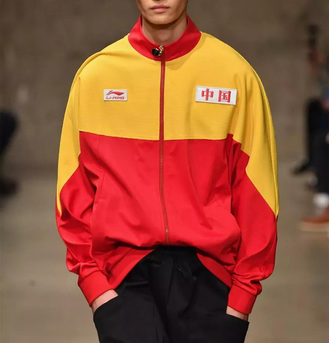 年轻人更爱国产货,对不起我就是喜欢你用日语怎么说