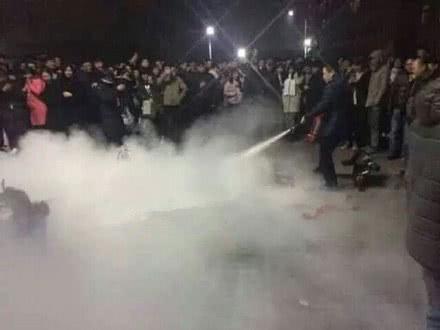 企鹅娘吐槽:你认为大叔和萝莉之间存在纯洁的爱情吗?