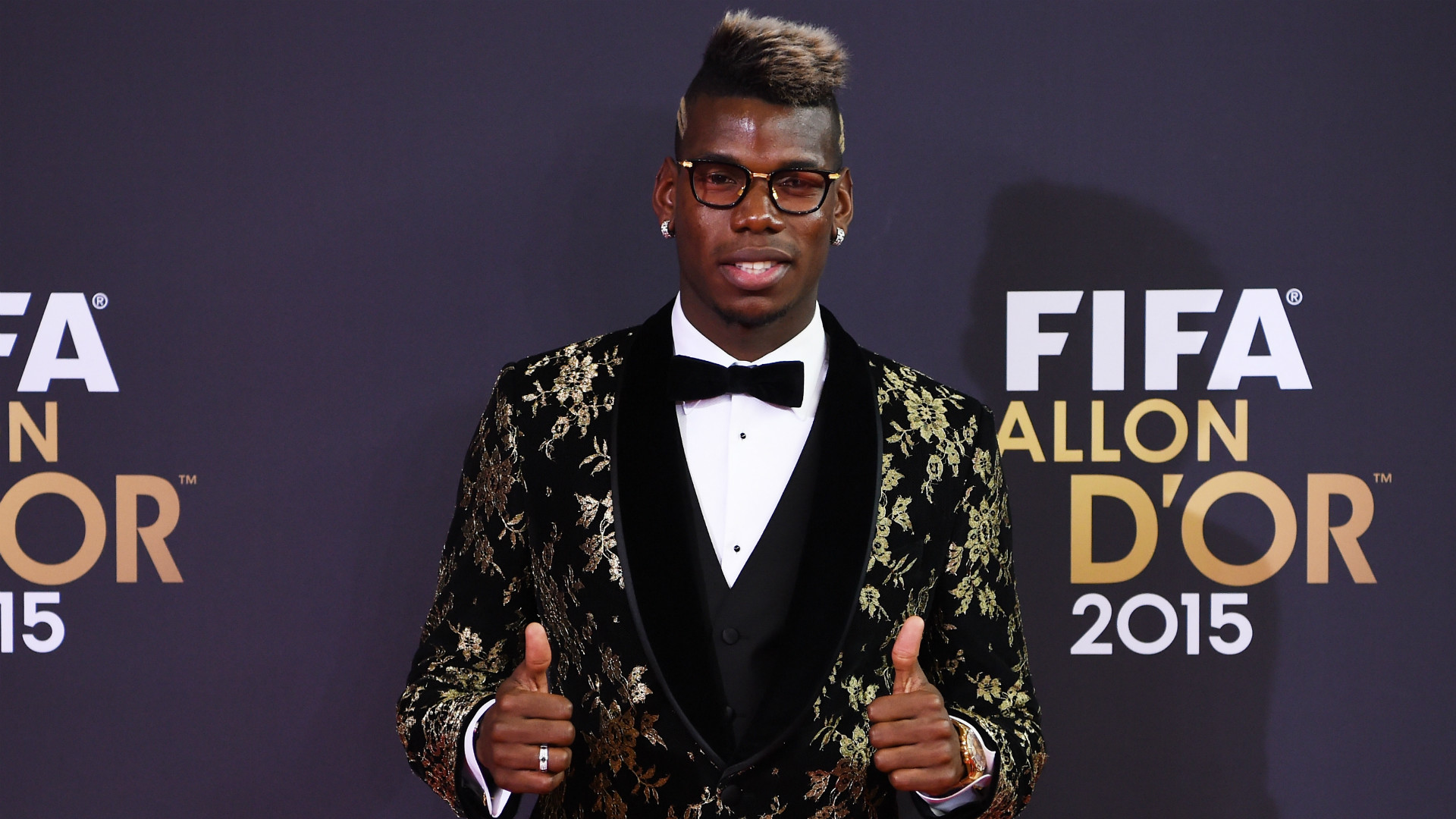 懂球的世界杯足球大使美貌与足球智慧并存，曼联球员她最爱博格巴