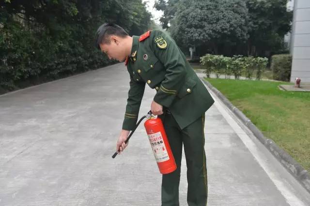 消防灭火器使用培训,公司消防演练使用灭火器