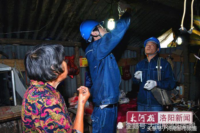 河南老人孤岛养鱼替儿还债：账本从不离身，天天啃馒头吃大蒜！