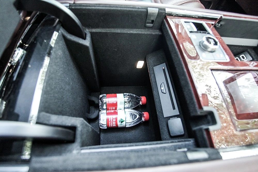 林肯20万至30万的SUV,最新款林肯领航员太霸气了