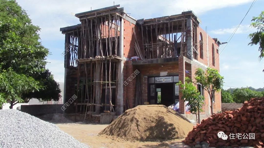 在农村老房子加盖三层,农村一层平房怎么加盖成别墅