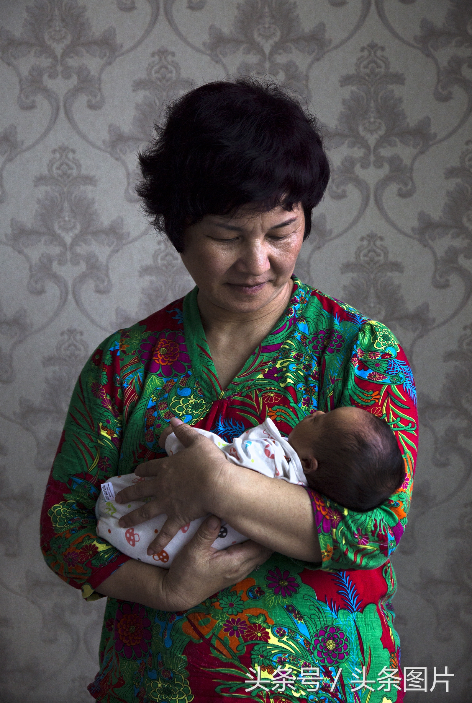 归来的*亡流**:留学法国的温州姑娘拍下了她寻不回的故乡