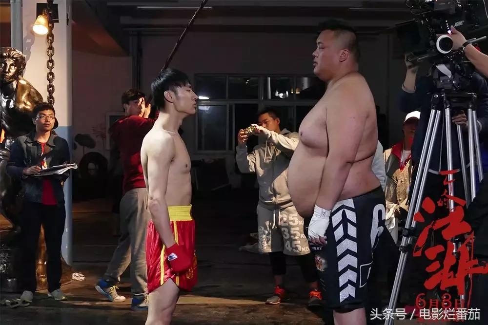 这个痴心光复门派的疯子，不就是照着周星驰的故事写的吗！