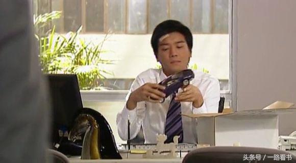 一个刚刚接任行政主管少女却便接二连三地遭遇让人不寒而栗的怪事