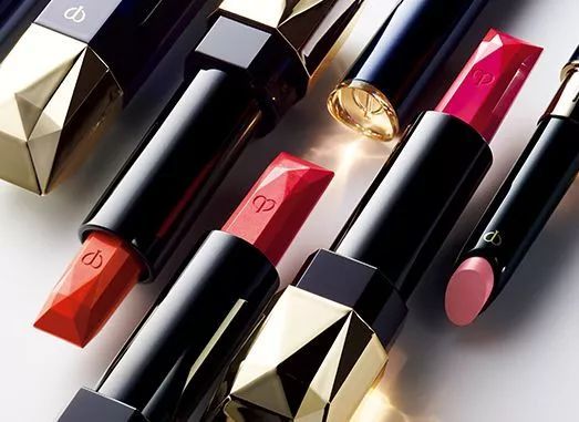 显白提气色完美日记口红是哪一款,奶茶色口红和橘色口红哪个显白