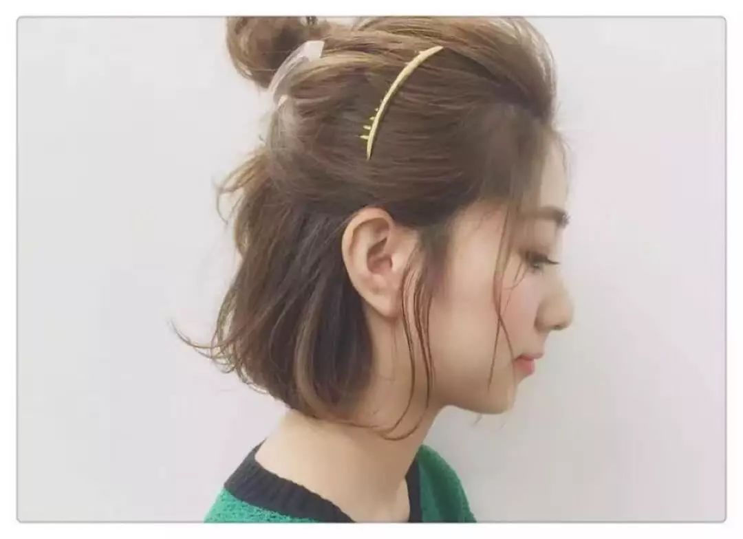 只要两步就能学会的扎发,今夏中性发型女生怎么扎