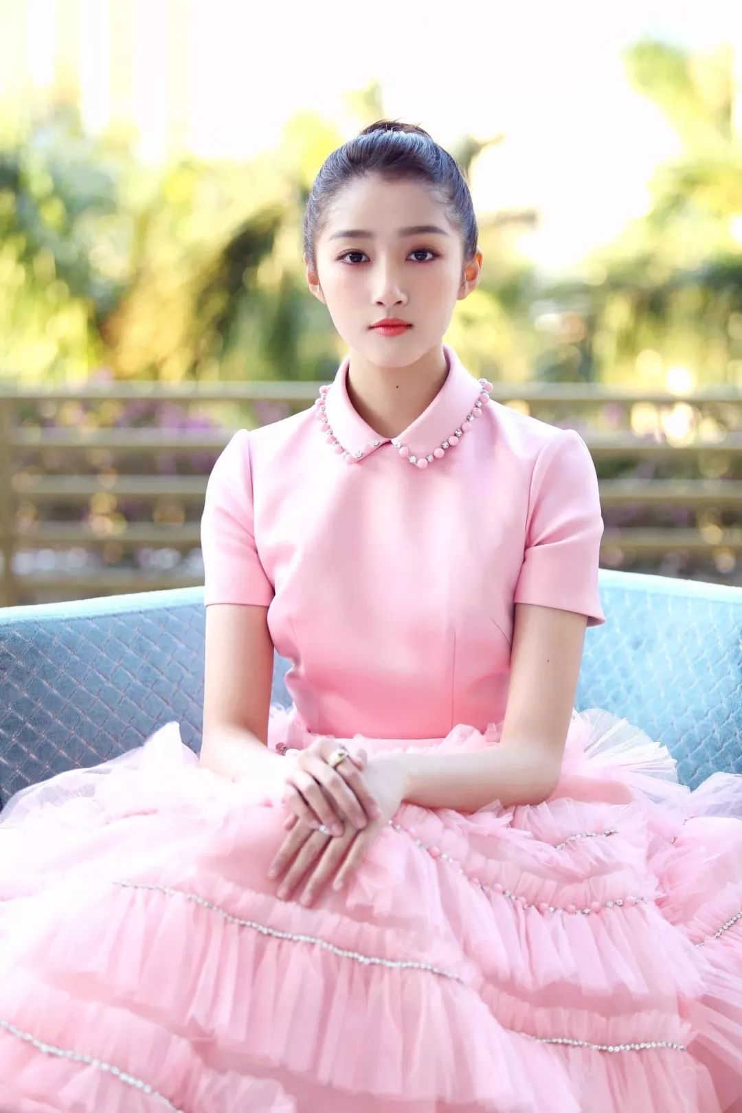 只要两步就能学会的扎发,今夏中性发型女生怎么扎