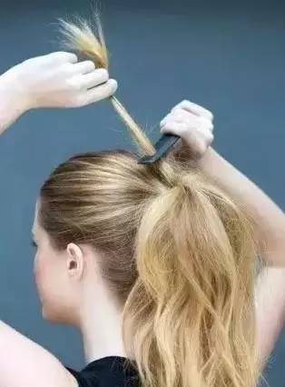 只要两步就能学会的扎发,今夏中性发型女生怎么扎