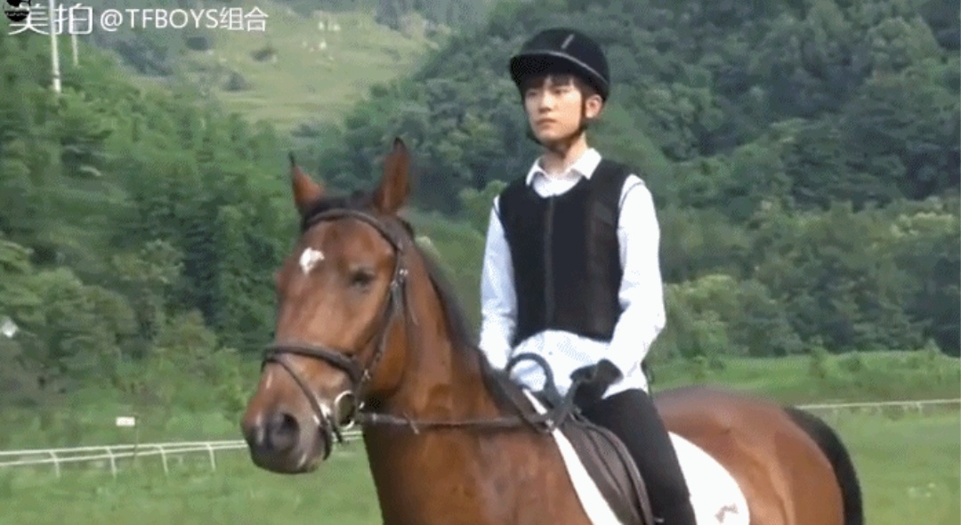 易烊千玺图片静态日常,易烊千玺运动风