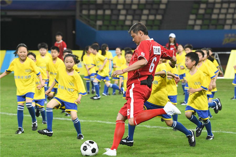 菲戈奔跑,菲戈奔跑吧兄弟踢球