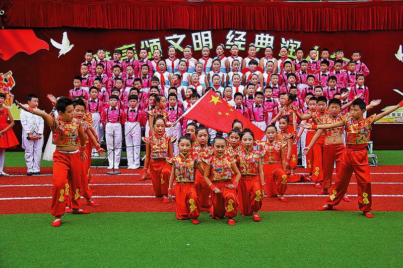 让孩子在欢乐和幸福中茁壮成长,让孩子们在快乐中健康茁壮成长