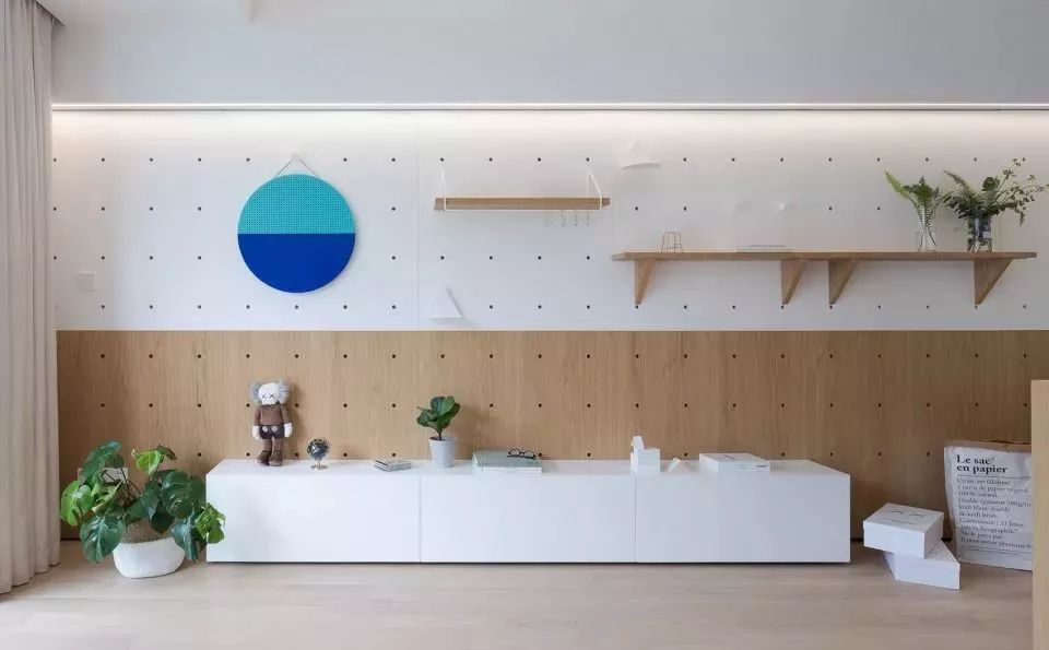 连树都种进房子！71岁高龄老房爆改“回春”，从危房到美宿，不只是惊艳！