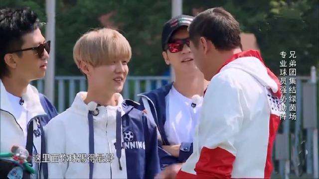 邓超和鹿晗打起来哪个最厉害,邓超踢球鹿晗