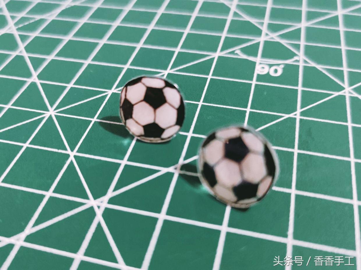 热缩片自制小耳钉,热缩片做耳钉教程手绘