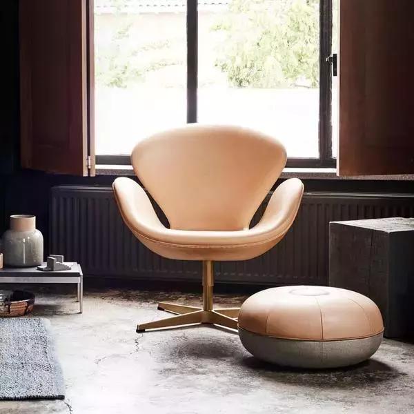 坐着六十年代椅子,小时候的椅子好怀旧