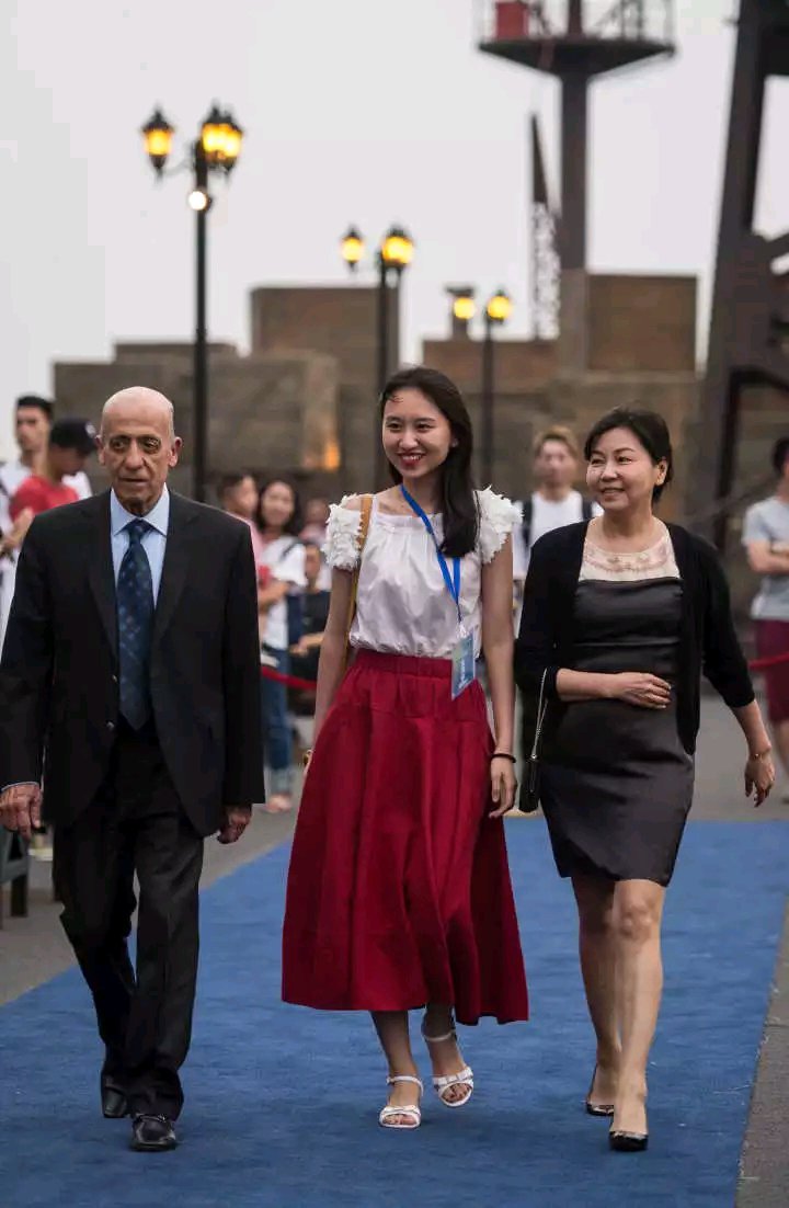 郭晶晶霍启刚红毯,郭晶晶最美红毯